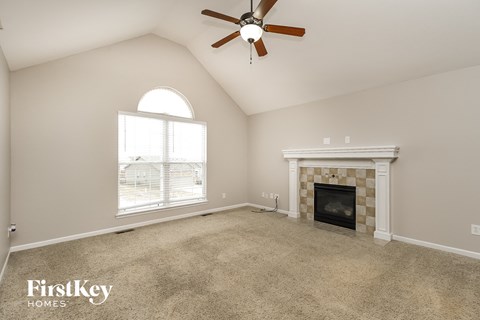 8500 N Kensington Avenue 4 Beds Apartment for Rent
