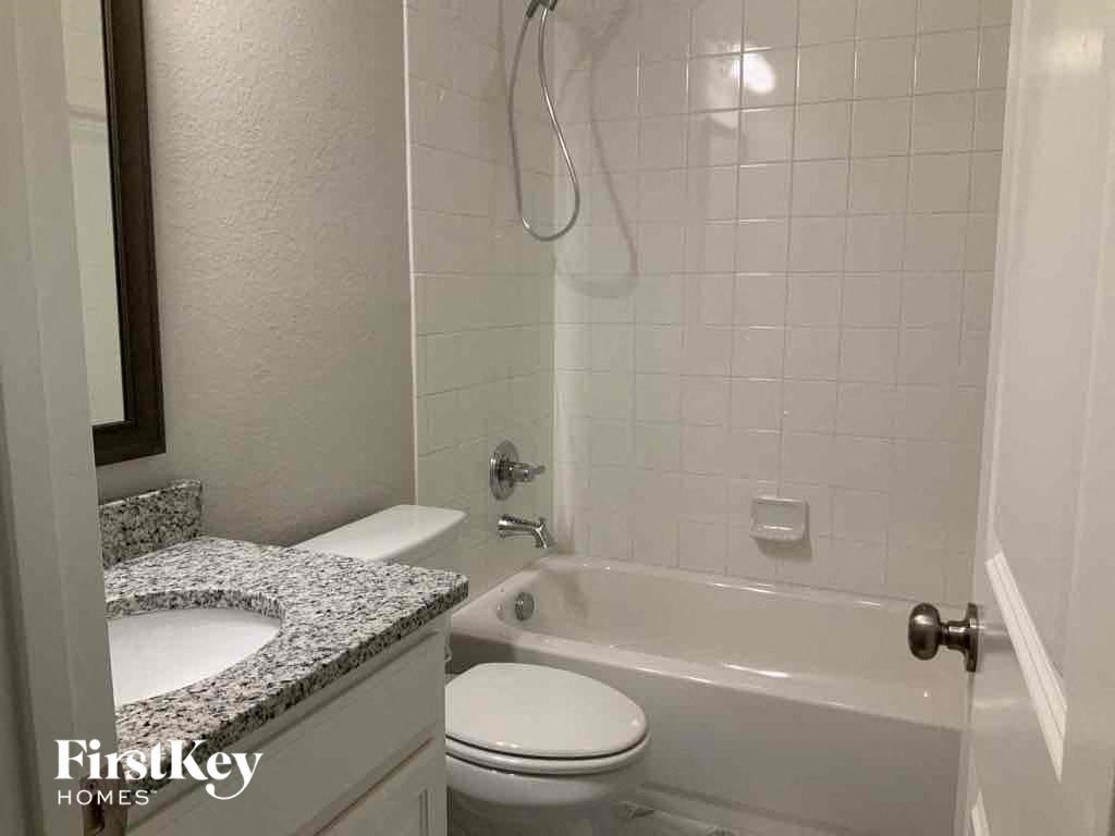 A bathroom with a toilet, sink, and bathtub.