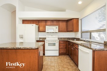 15981 W Linden St 3 Beds House for Rent - Photo Gallery 6