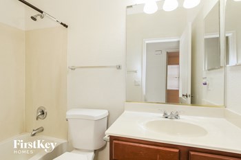 15981 W Linden St 3 Beds House for Rent - Photo Gallery 13