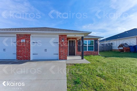3900 E Thomas Street Unit B 3 Beds Apartment for Rent
