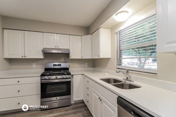 890 SEMINOLE 4 Beds House for Rent - Photo Gallery 6