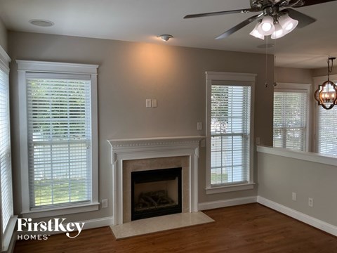 125 E Fenway Avenue 4 Beds Apartment for Rent