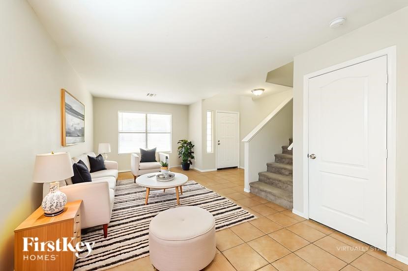 12922 W Holly Street 4 Beds House for Rent - Photo Gallery 3