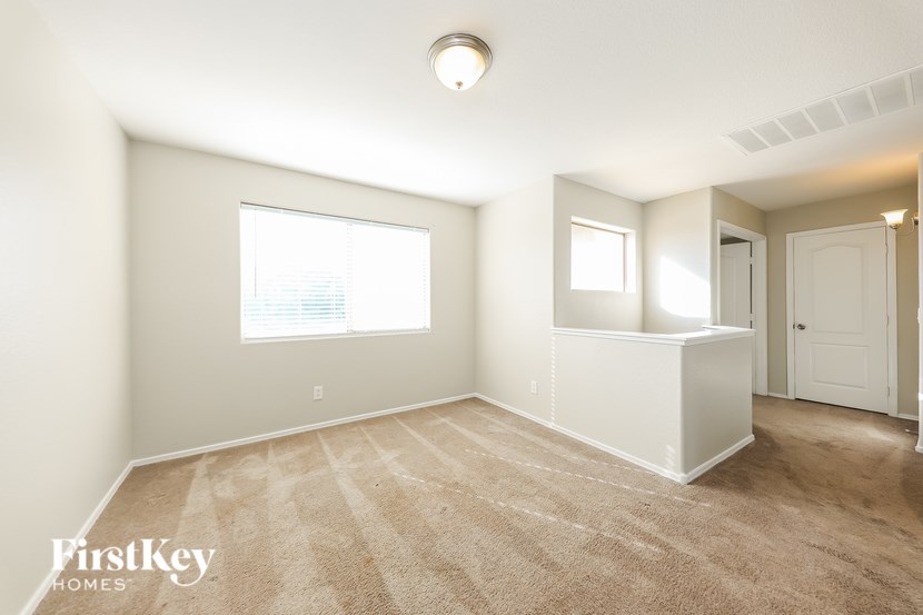 12922 W Holly Street 4 Beds House for Rent - Photo Gallery 9