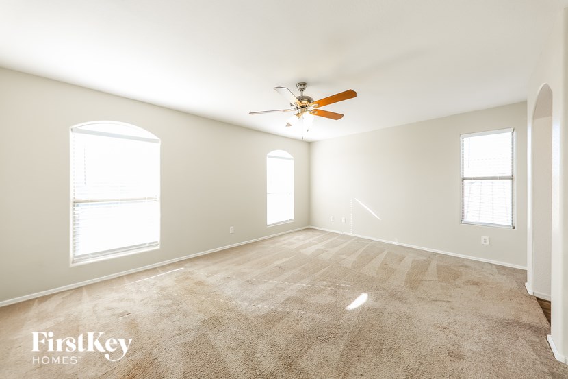 12922 W Holly Street 4 Beds House for Rent - Photo Gallery 10