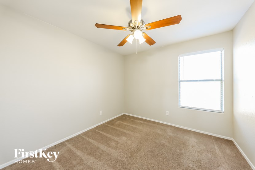 12922 W Holly Street 4 Beds House for Rent - Photo Gallery 15