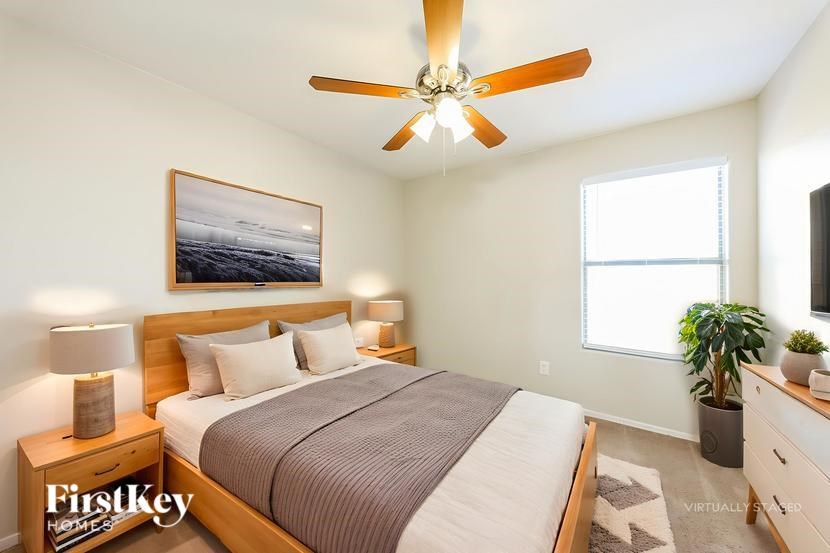 12922 W Holly Street 4 Beds House for Rent - Photo Gallery 16