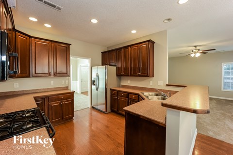 333 Westhill Drive 4 Beds Apartment for Rent