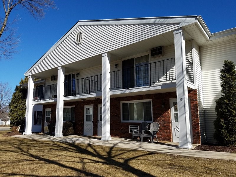 Fountain Circle Apartments, 10-41 Fountain Circle, Fond du Lac, WI