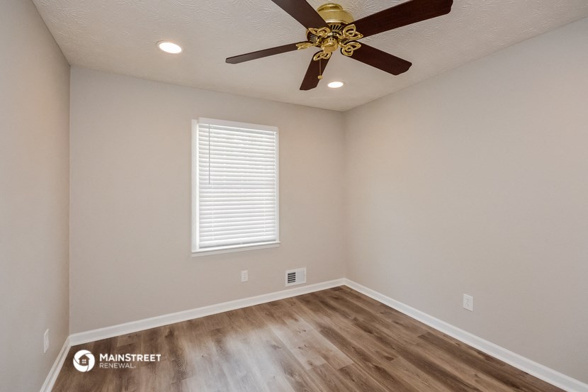 the ceilings in this room are beige and have a ceiling fan