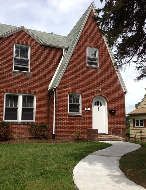 425 Cherry Ave 3 Beds Apartment for Rent