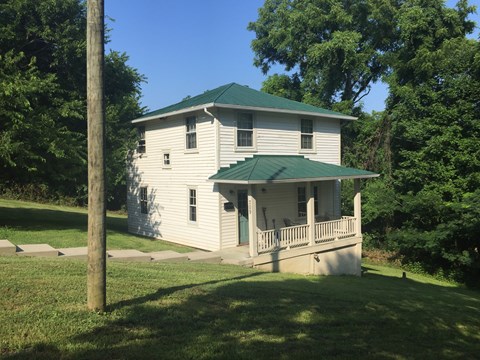 709 Lafayette St 2 Beds Apartment for Rent