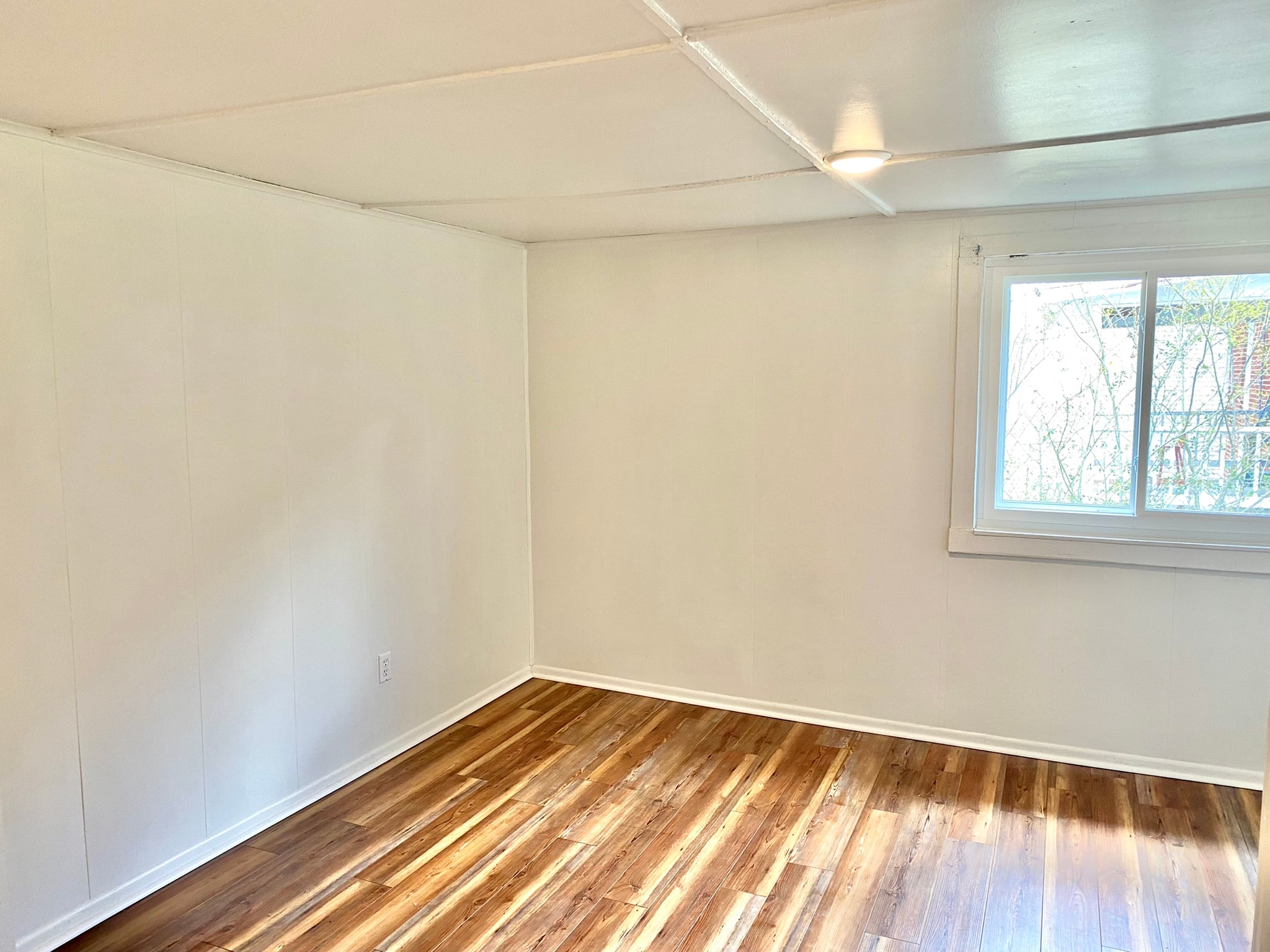 520 Pine Ave Studio Apartment for Rent - Photo gallery 3