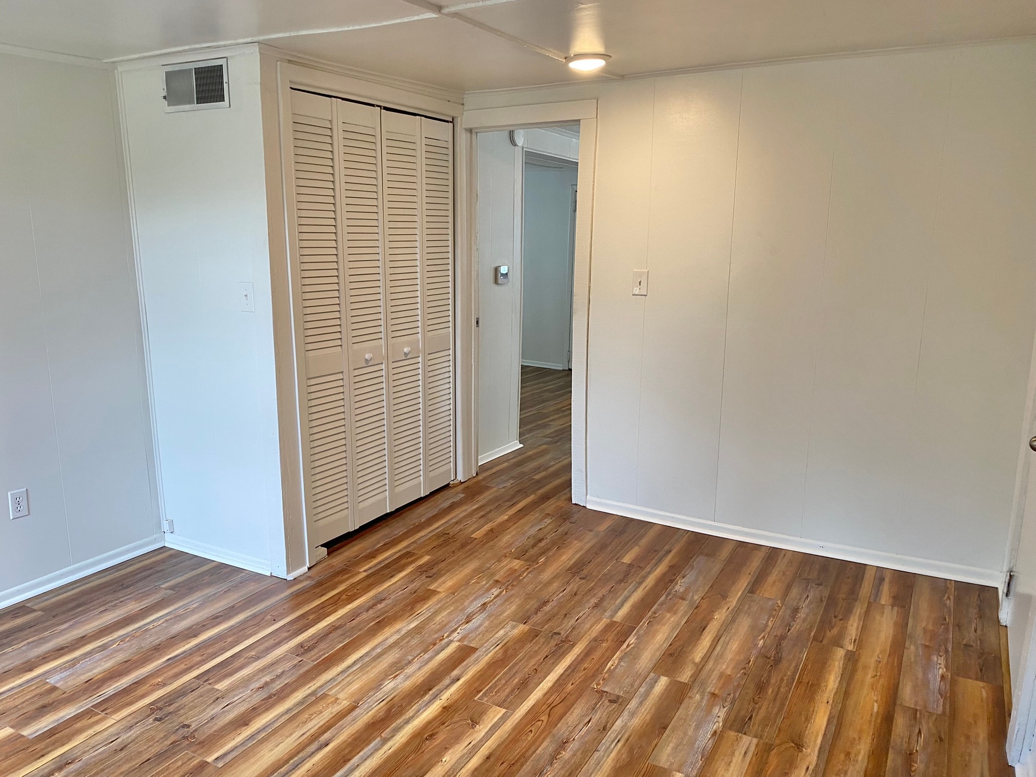 520 Pine Ave Studio Apartment for Rent - Photo gallery 4