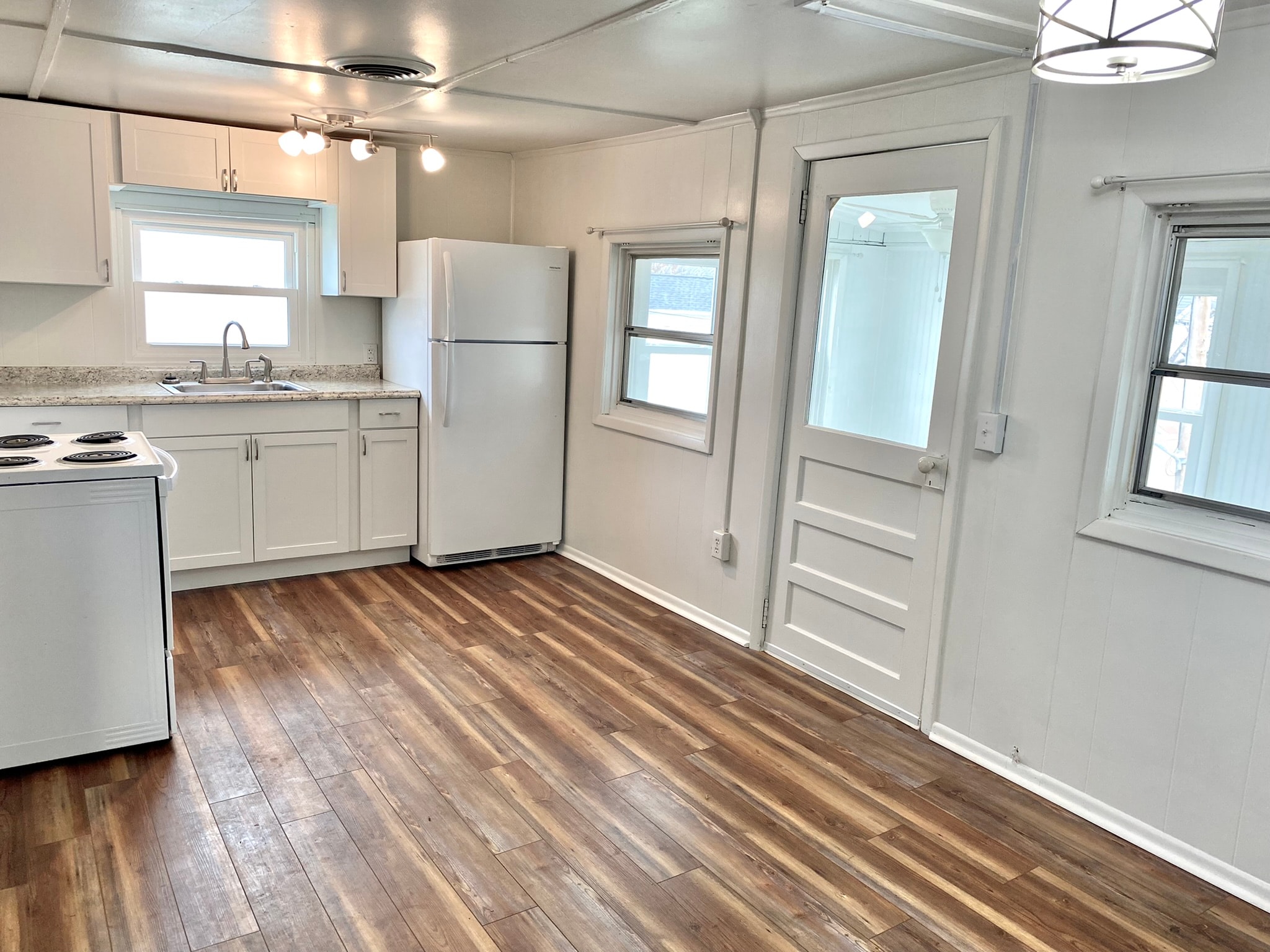 520 Pine Ave Studio Apartment for Rent - Photo gallery 2