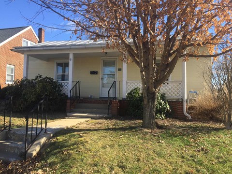 332 S. Laurel Ave Studio Apartment for Rent
