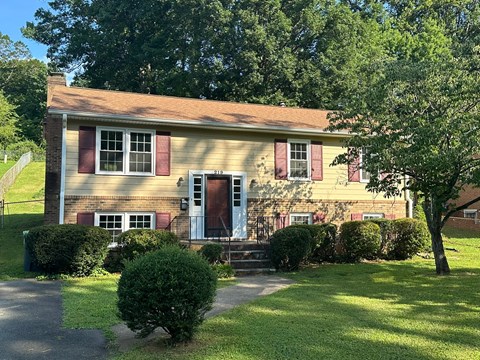 219 Old Lynchburg Rd 4 Beds Apartment for Rent