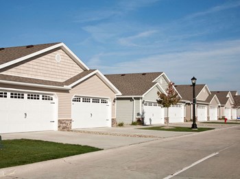 DeWitt Michigan Apartment Rentals Redwood DeWitt Neighborhood Living - Photo Gallery 5