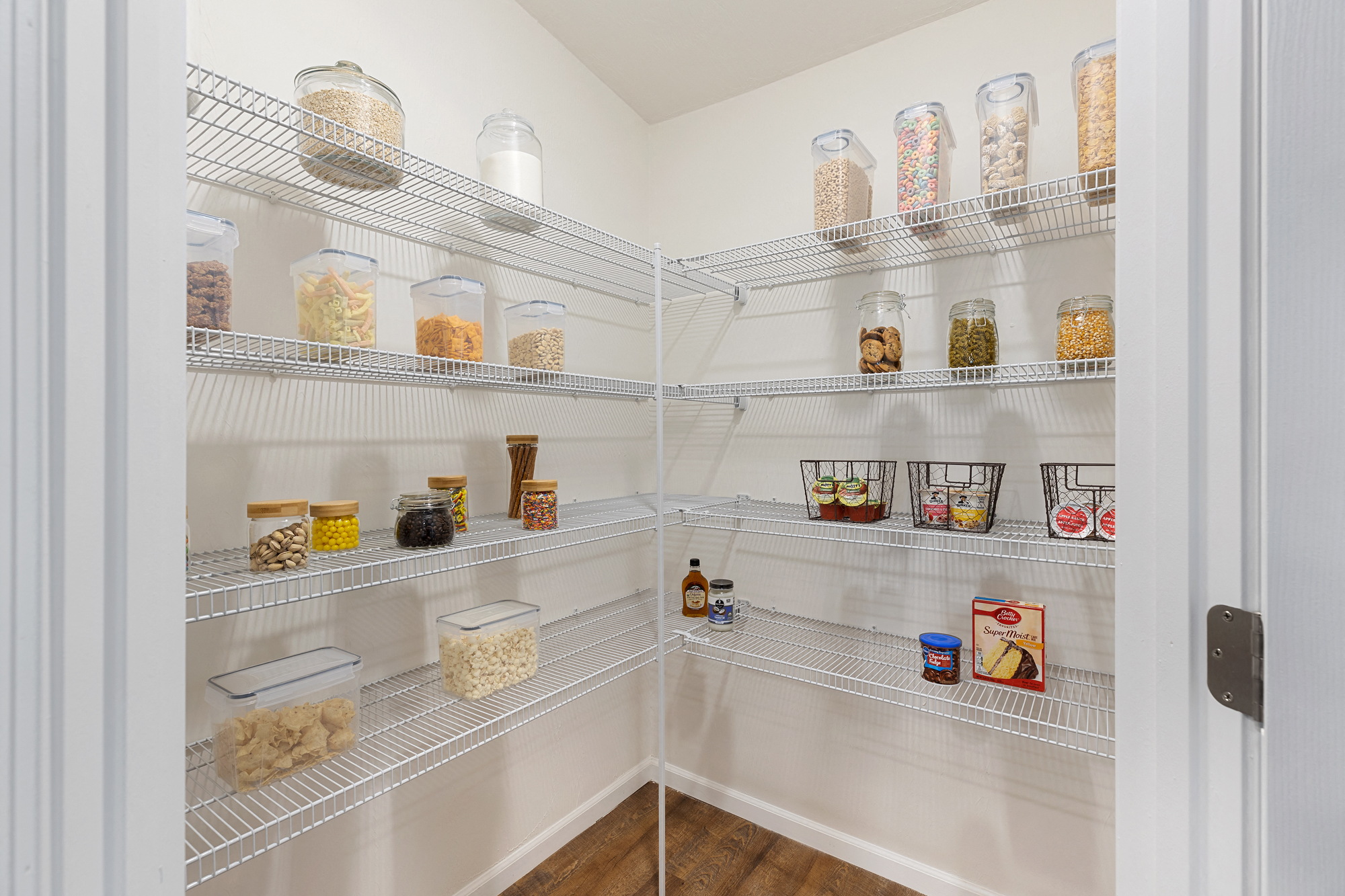 DeWitt Michigan Apartment Rentals Redwood DeWitt Pantry