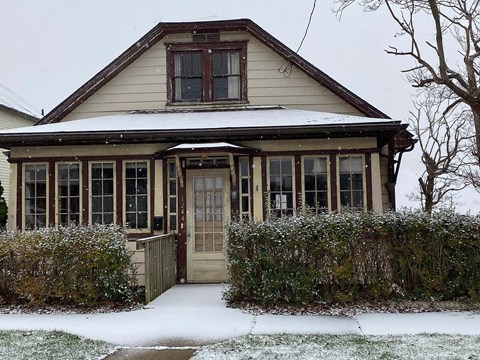 a house in the snow