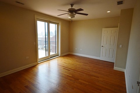 3355 N Clark St Studio-3 Beds Apartment for Rent - Photo Gallery 3
