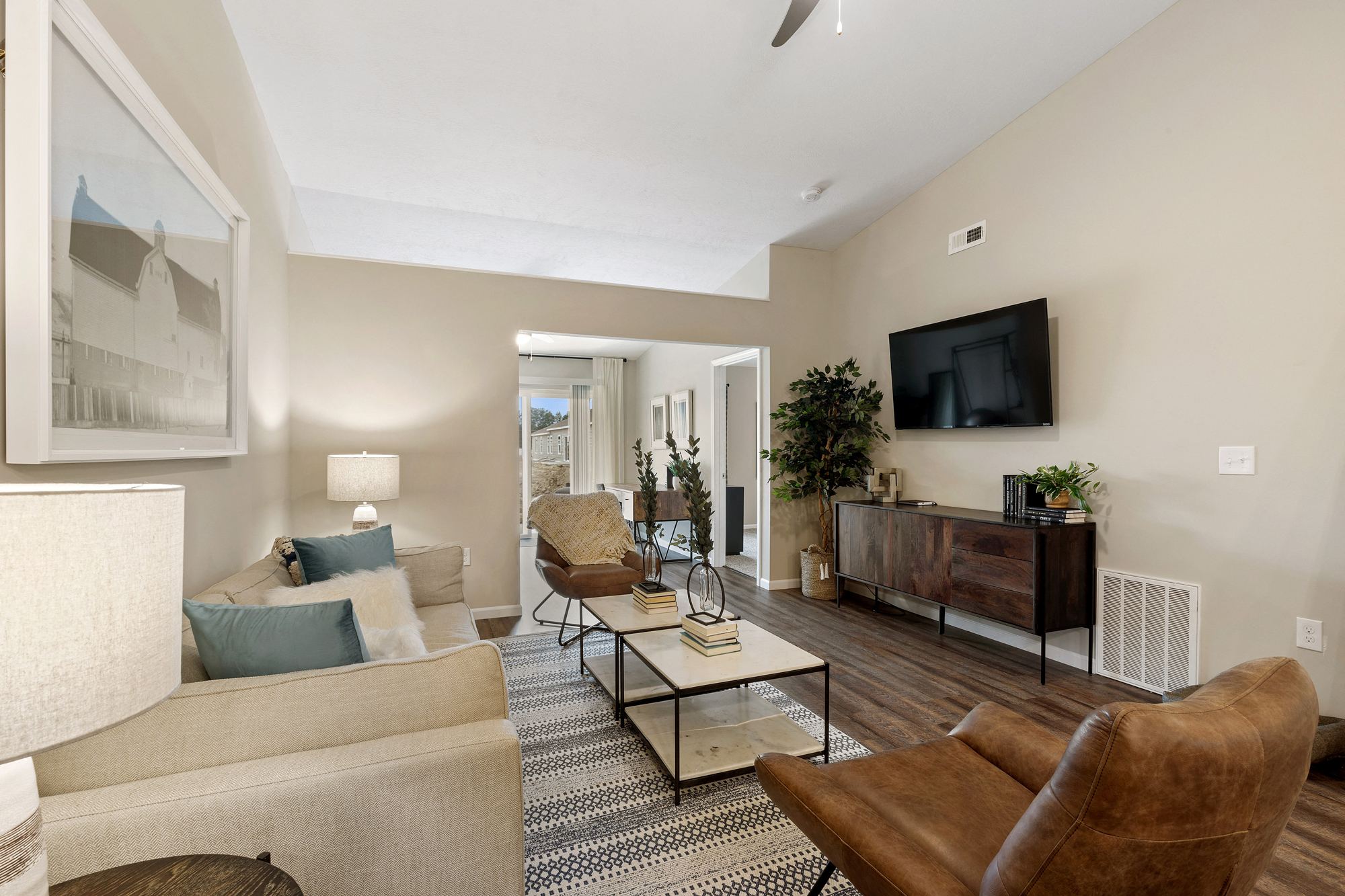 Brownstown Michigan  Apartment Rentals Redwood Brownstown Main Bedroom Telegraph Sibley Road Living Room