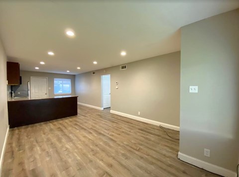 823 E. Bellevue Rd. 2 Beds Apartment for Rent