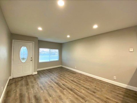 823 E. Bellevue Rd. 2 Beds Apartment for Rent