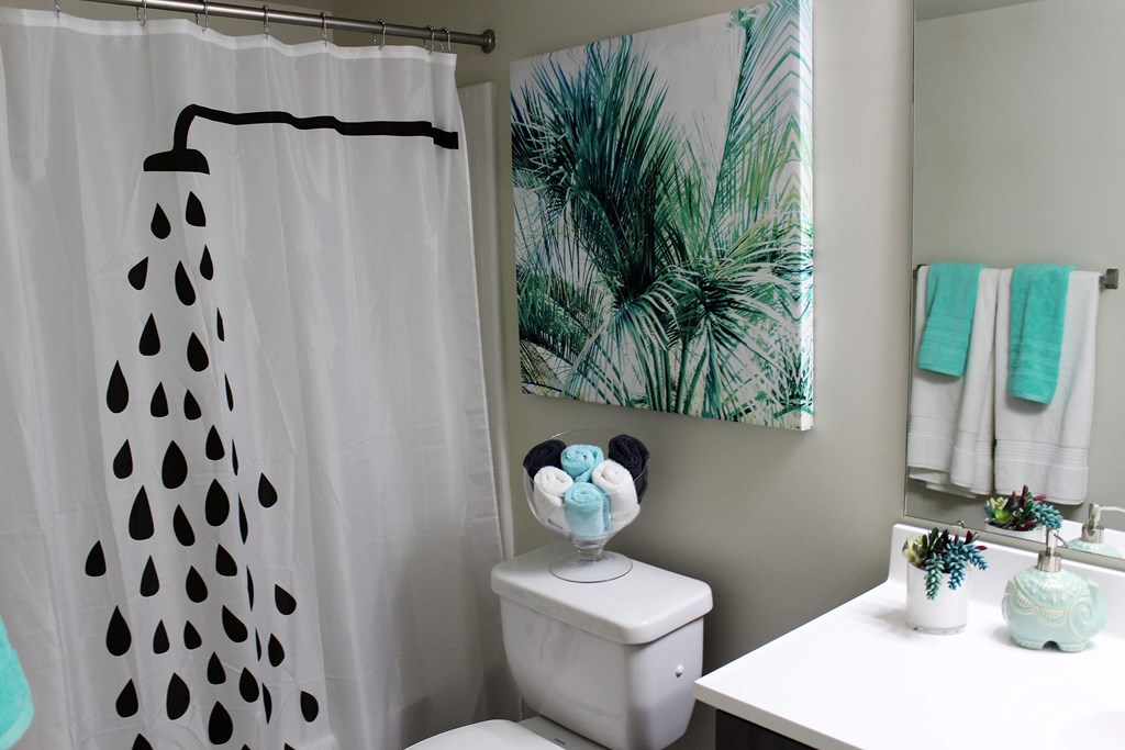 Main bathroom with a bathtub