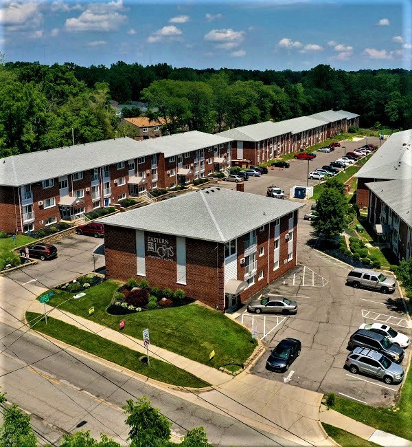 Walking distance to EMU