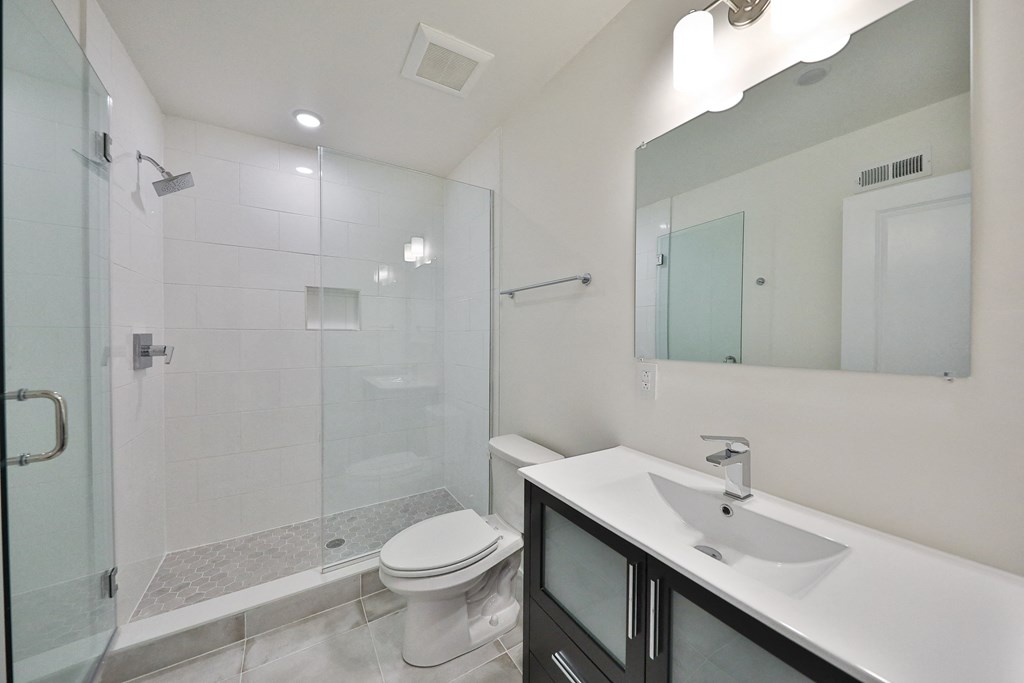 the preserve at ballantyne commons apartment bathroom with sink toilet and shower