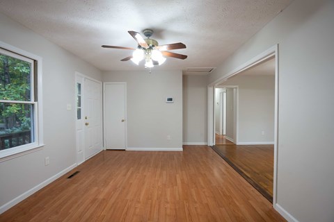 1086 SAN ANGELO DRIVE 3 Beds Apartment for Rent