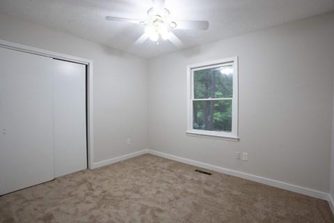 1086 SAN ANGELO DRIVE 3 Beds Apartment for Rent