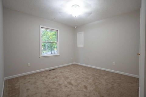 1086 SAN ANGELO DRIVE 3 Beds Apartment for Rent