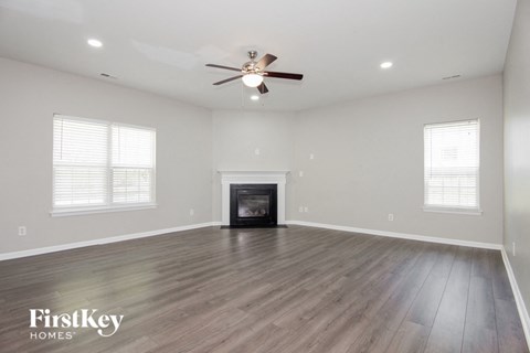 61 Ashton Bluff Circle 4 Beds Apartment for Rent