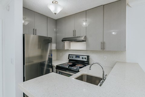 the preserve at ballantyne commons apartment kitchen with stainless steel appliances