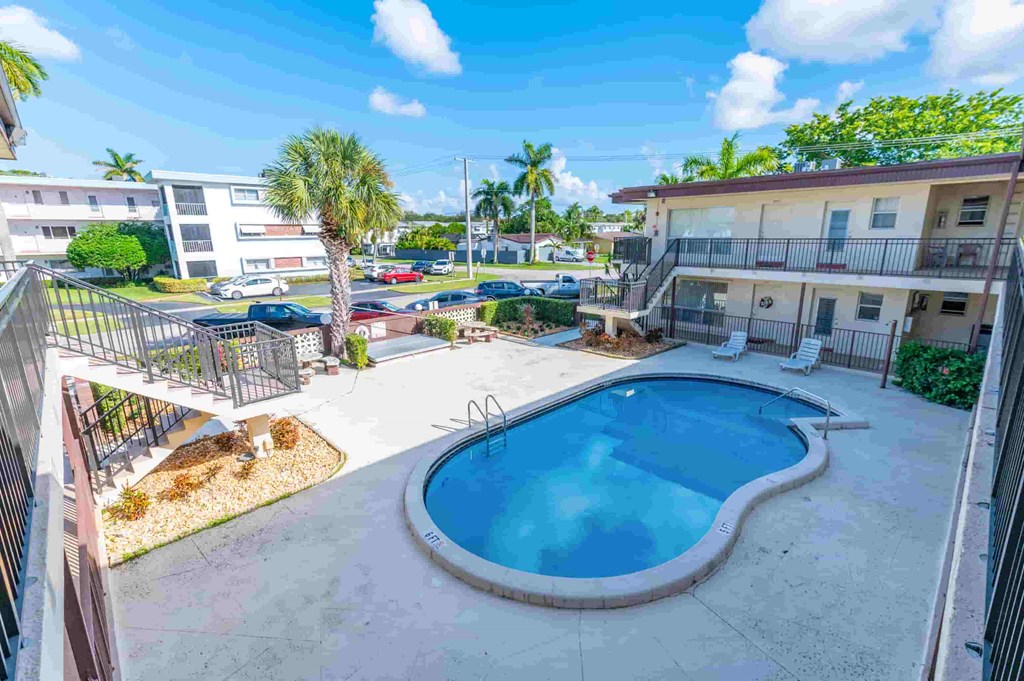a pool is shown in the backyard of an apartment building