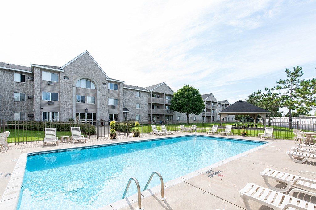the preserve at ballantyne commons pool and apartment building