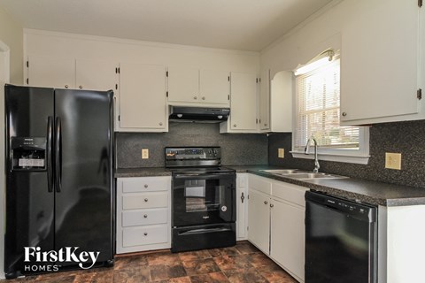 318 Elm Drive 3 Beds Apartment for Rent