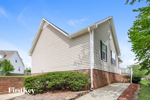 422 Twin Valley Drive 3 Beds Apartment for Rent