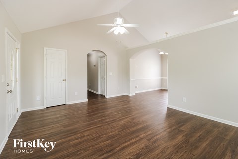 422 Twin Valley Drive 3 Beds Apartment for Rent