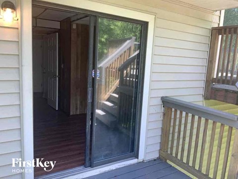 2369 Tapanzee Lane Studio House for Rent - Photo Gallery 16