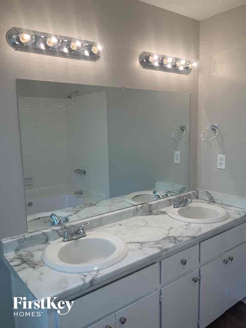 2369 Tapanzee Lane Studio House for Rent - Photo Gallery 10