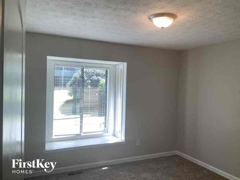 2369 Tapanzee Lane Studio House for Rent - Photo Gallery 8