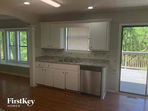 2369 Tapanzee Lane Studio House for Rent - Photo Gallery 6