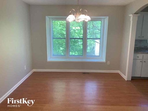 2369 Tapanzee Lane Studio House for Rent - Photo Gallery 4