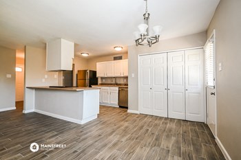 308 ROCKCREST DR 3 Beds House for Rent - Photo Gallery 4