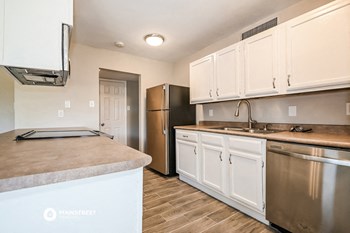 308 ROCKCREST DR 3 Beds House for Rent - Photo Gallery 6