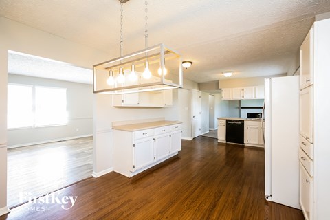 606 Sunblest Boulevard S 4 Beds Apartment for Rent